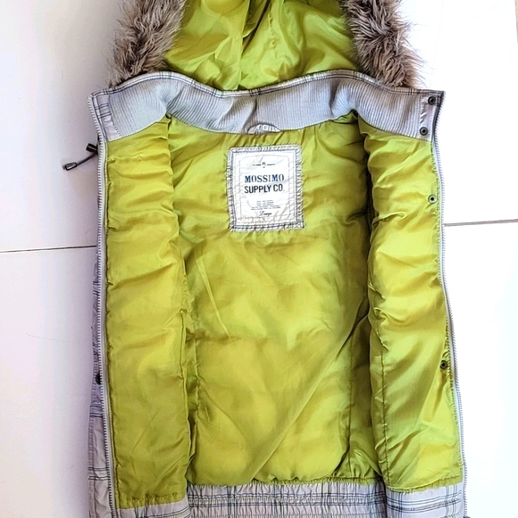 Hooded puffer vest - Picture 6 of 9